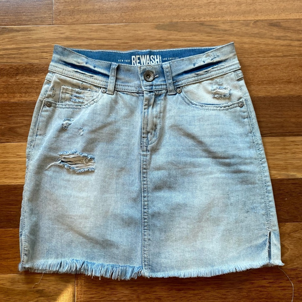 lightwash mini ripped jean skirt